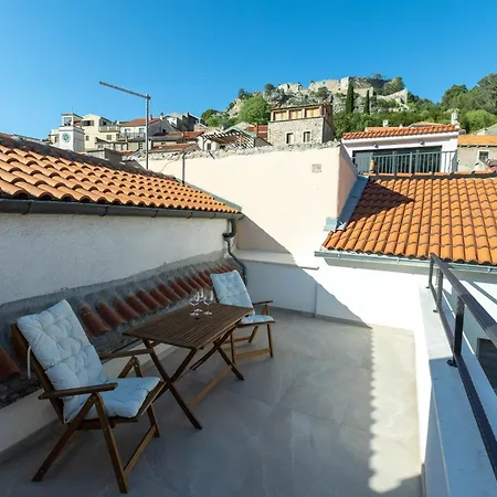 Seafront Stone House Sajbel וילה