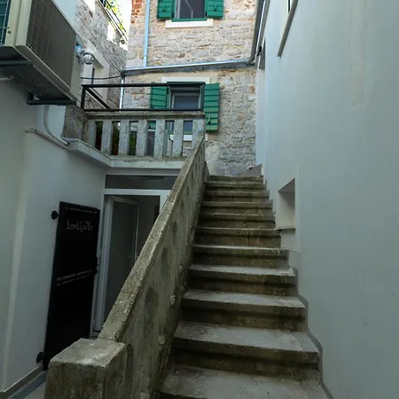 Seafront Stone House Sajbel וילה