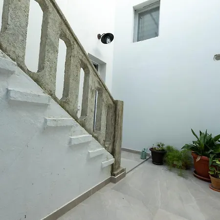 فيلة Seafront Stone House Sajbel *