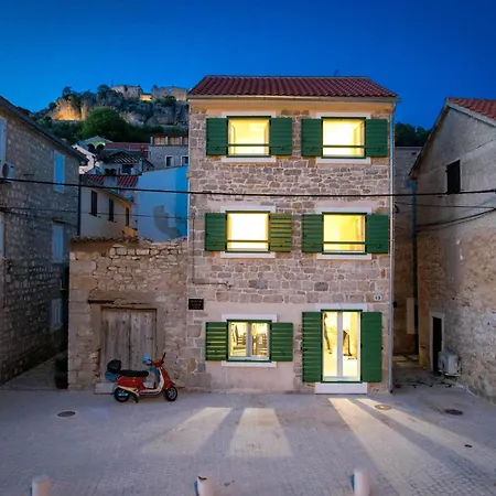 Seafront Stone House Sajbel *