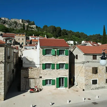 Seafront Stone House Sajbel וילה