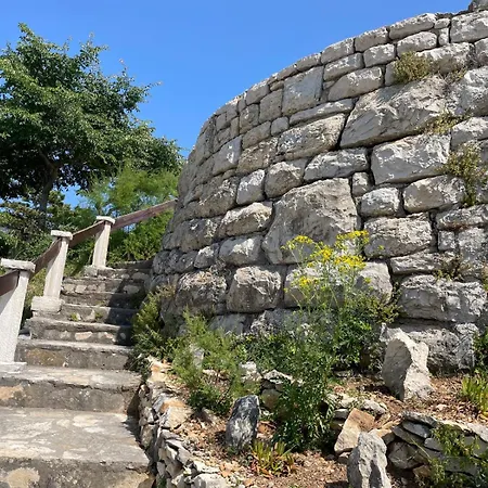 Seafront Stone House Sajbel *