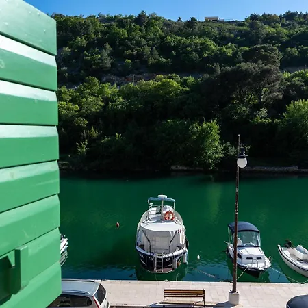 Seafront Stone House Sajbel וילה