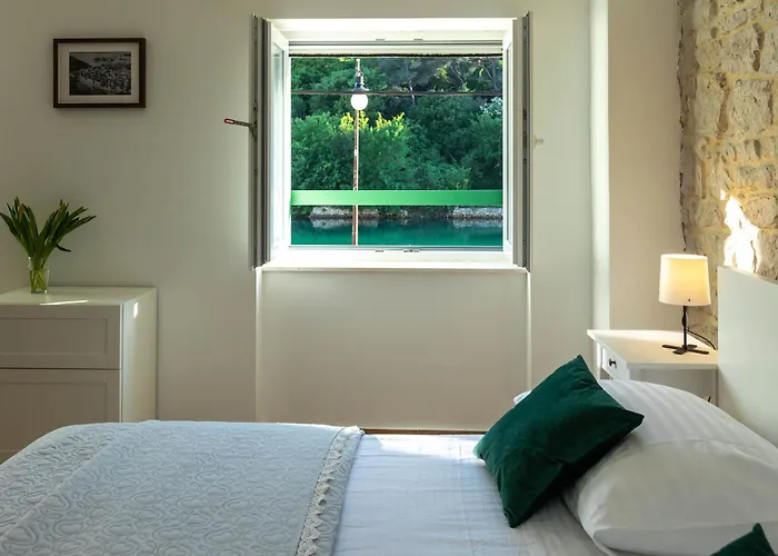 Seafront Stone House Sajbel