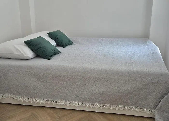 فيلة Seafront Stone House Sajbel