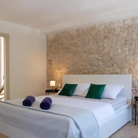 Seafront Stone House Sajbel Villa