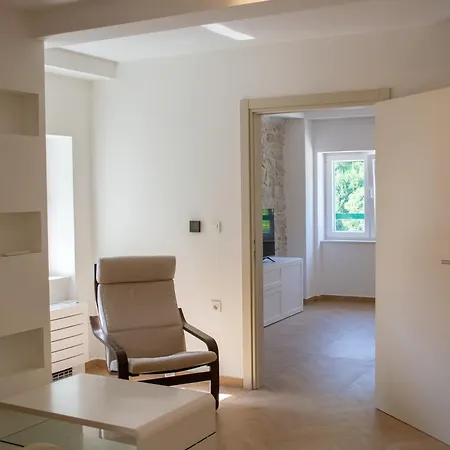 Villa Seafront Stone House Sajbel *