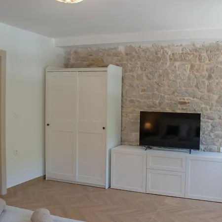 Seafront Stone House Sajbel Villa *