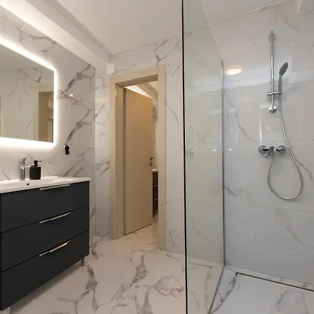 Seafront Stone House Sajbel Вилла