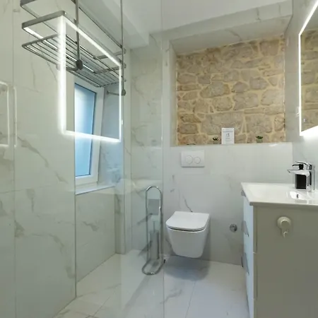 别墅 Seafront Stone House Sajbel