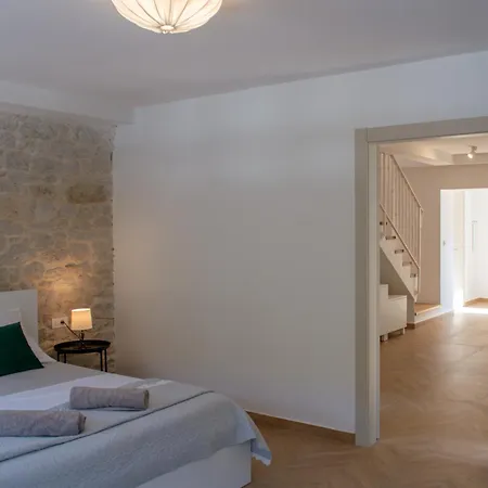 Seafront Stone House Sajbel Villa *