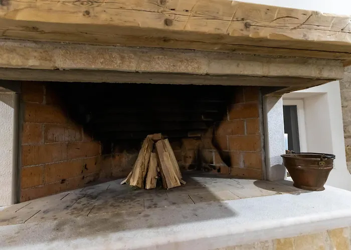 Seafront Stone House Sajbel Вилла *