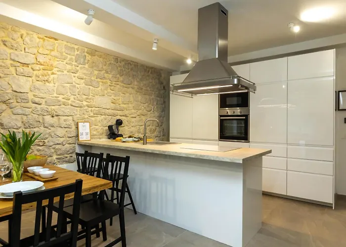 Seafront Stone House Sajbel Новиград-Далмация