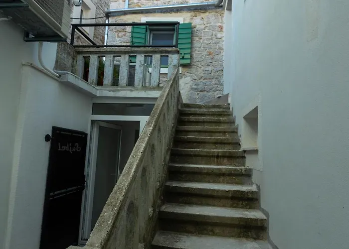 Seafront Stone House Sajbel Villa