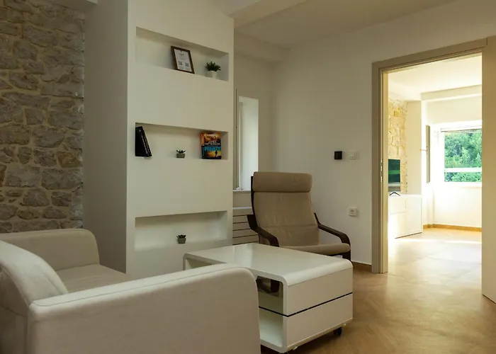 Вилла Seafront Stone House Sajbel