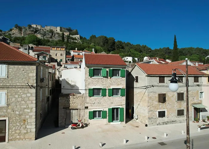 Seafront Stone House Sajbel Вилла